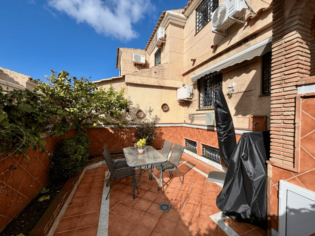 Casa adosada en venta de 3 dormitorios en Málaga